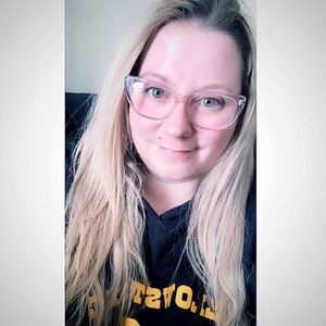 Meet your Posher, Cynthia